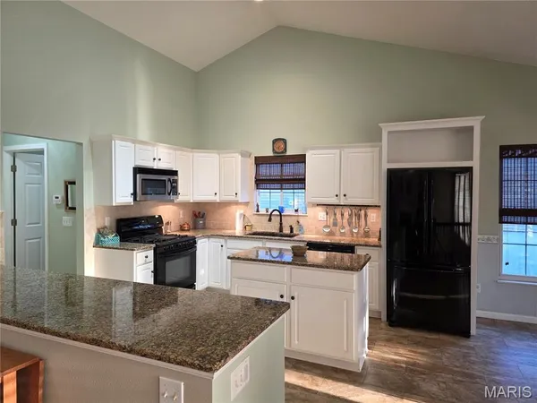 $350,000 | 2733 Fieldstone Drive, Maryville, IL 62062