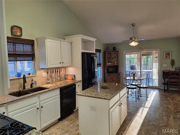 $350,000 | 2733 Fieldstone Drive, Maryville, IL 62062