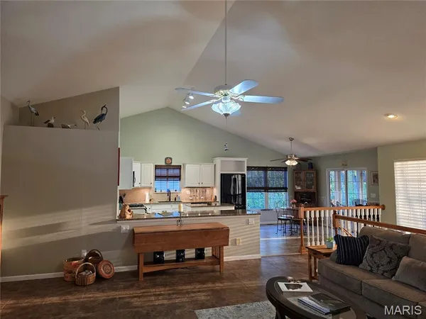 $350,000 | 2733 Fieldstone Drive, Maryville, IL 62062