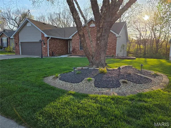 $350,000 | 2733 Fieldstone Drive, Maryville, IL 62062