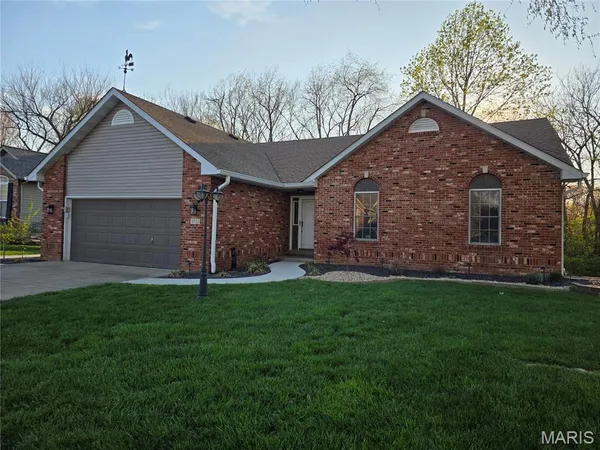 $350,000 | 2733 Fieldstone Drive, Maryville, IL 62062