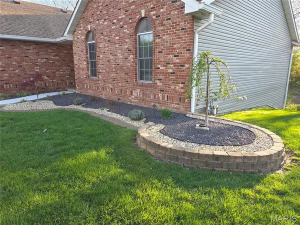 $350,000 | 2733 Fieldstone Drive, Maryville, IL 62062