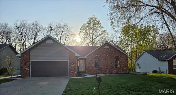 $350,000 | 2733 Fieldstone Drive, Maryville, IL 62062