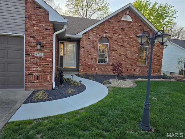 $350,000 | 2733 Fieldstone Drive, Maryville, IL 62062
