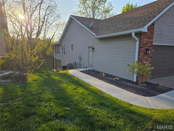 $350,000 | 2733 Fieldstone Drive, Maryville, IL 62062