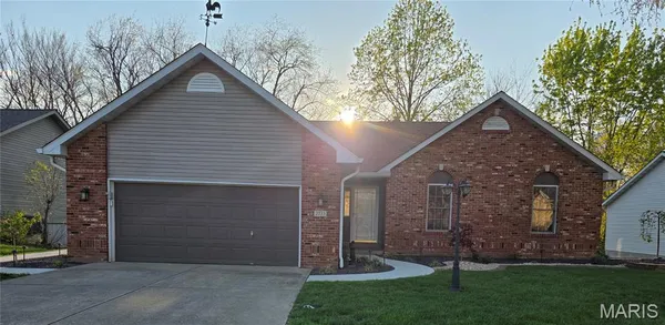 $350,000 | 2733 Fieldstone Drive, Maryville, IL 62062