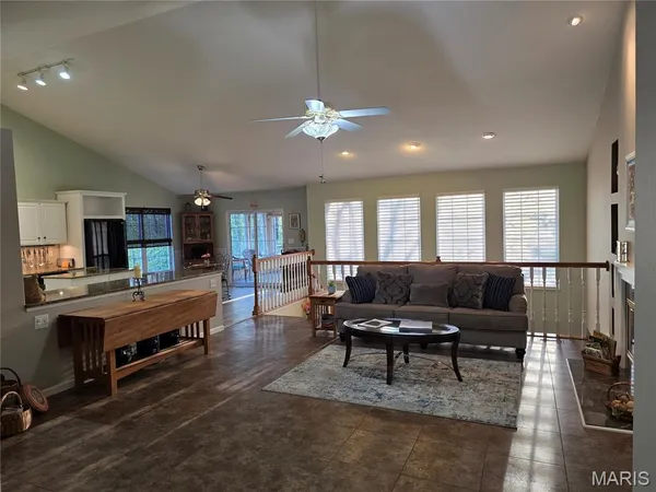 $350,000 | 2733 Fieldstone Drive, Maryville, IL 62062