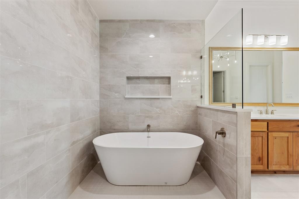 151 Ava Rose Lane Waxahachie, TX 75167 - Photo 5 of 32 a bathroom with a bathtub and a sink