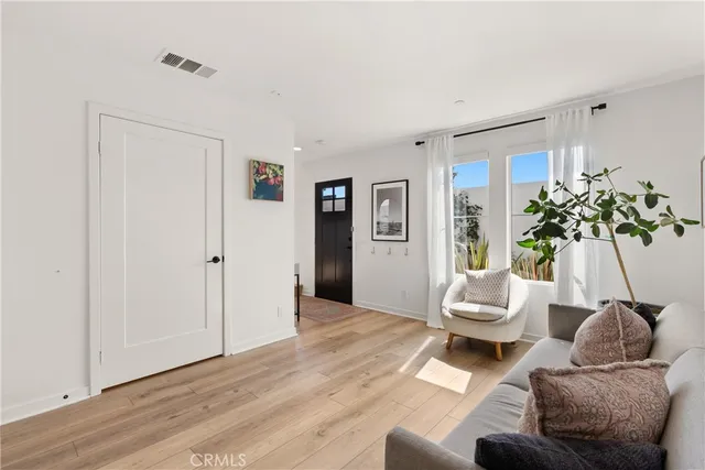 $1,249,888 | 519 Caleigh Lane, Costa Mesa, CA 92627