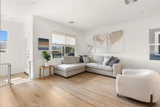 $1,249,888 | 519 Caleigh Lane, Costa Mesa, CA 92627