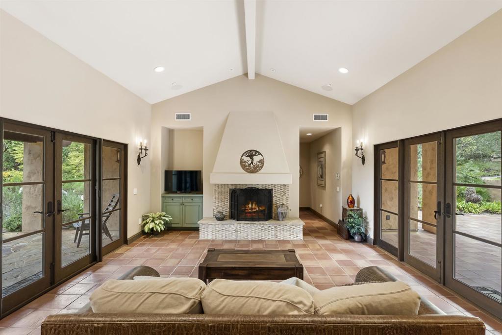 4631 La Orilla Rancho Santa Fe, CA 92067 - Photo 27 of 35