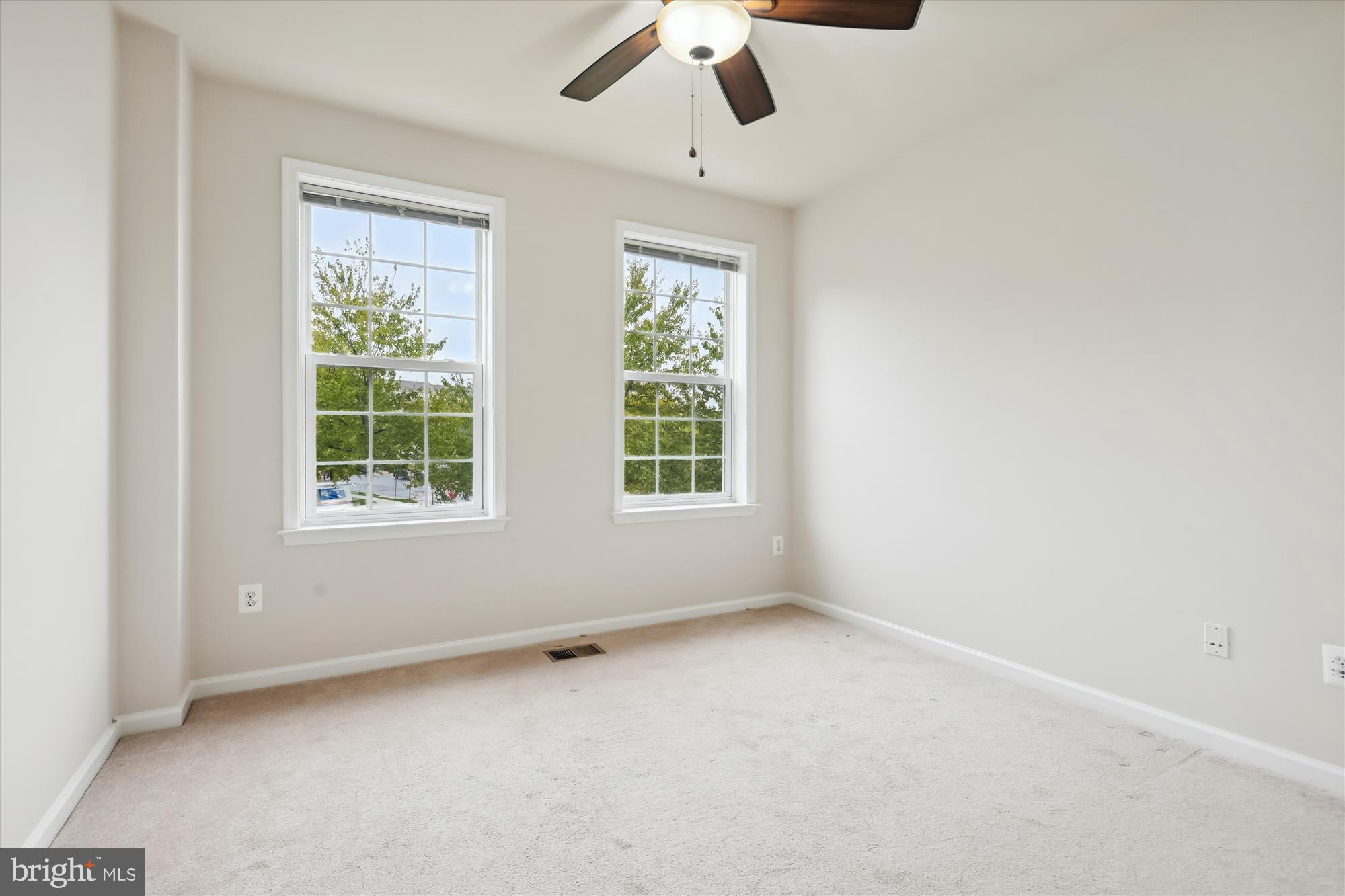 22678 Verde Gate Terrace Brambleton, VA 20148 - Photo 15 of 39 an empty room with a window