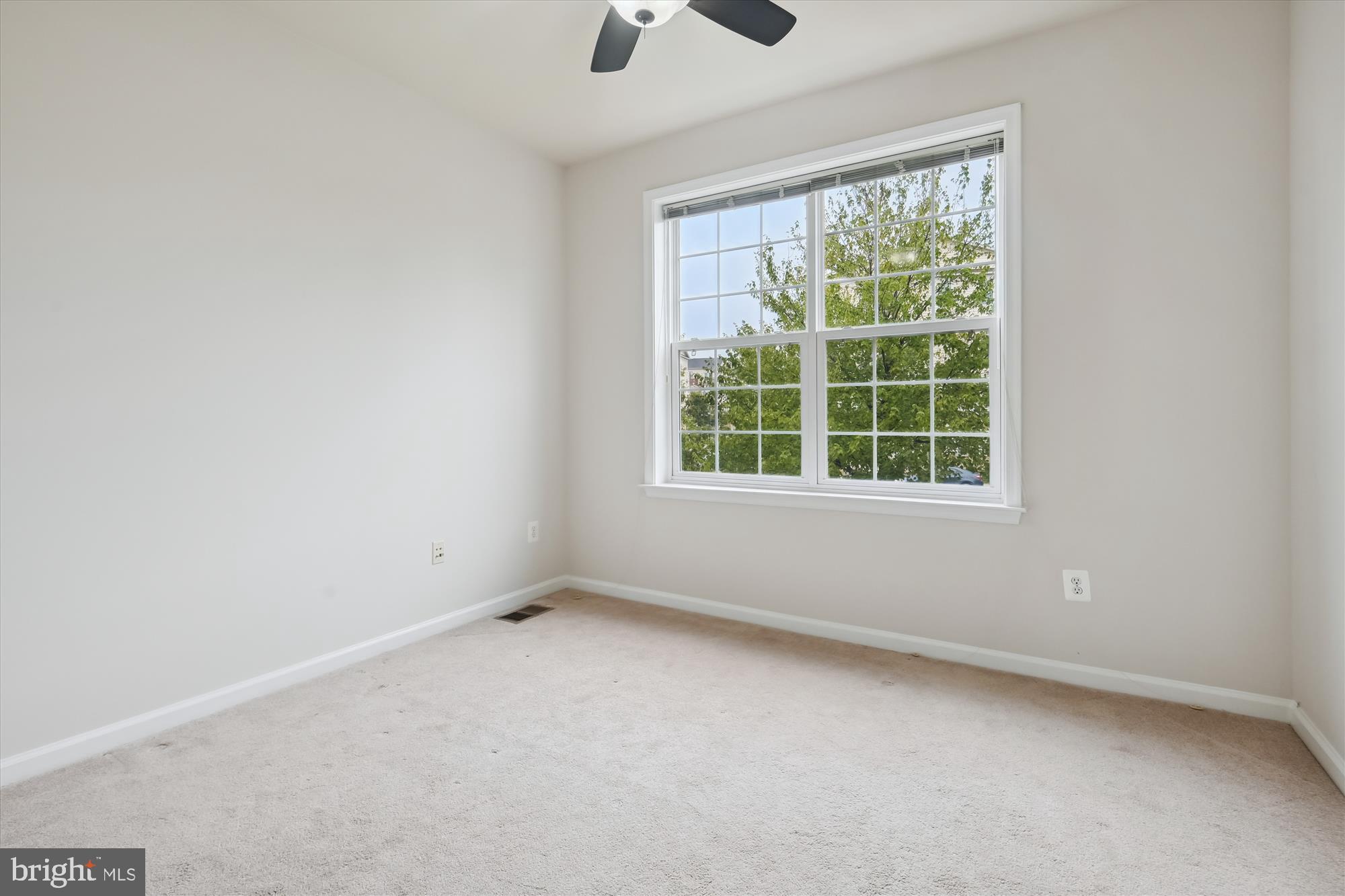 22678 Verde Gate Terrace Brambleton, VA 20148 - Photo 16 of 39 an empty room with a window