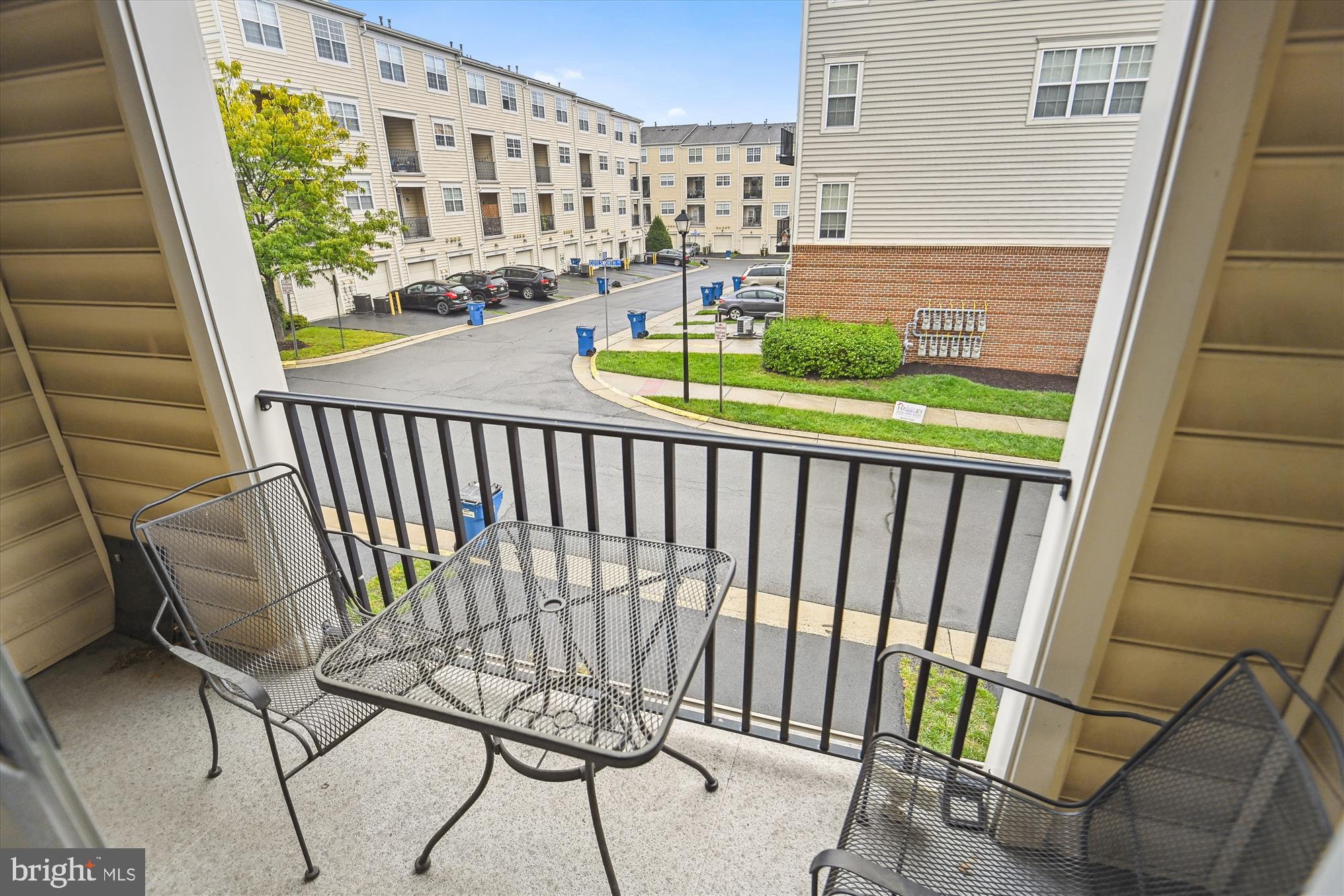 22678 Verde Gate Terrace Brambleton, VA 20148 - Photo 20 of 39 a view of a balcony with chairs