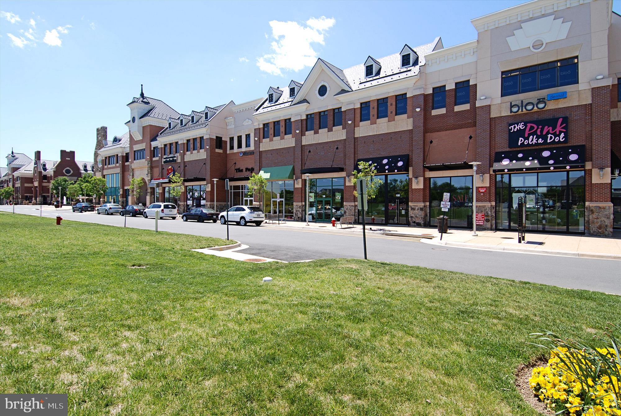 22678 Verde Gate Terrace Brambleton, VA 20148 - Photo 32 of 39 a swimming pool view with a outdoor seating