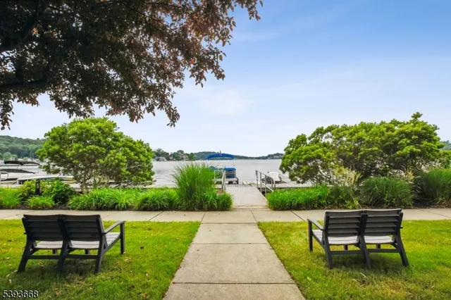 $678,000 | 41 Catamaran Court, Unit 41, Mount Arlington, NJ 07856