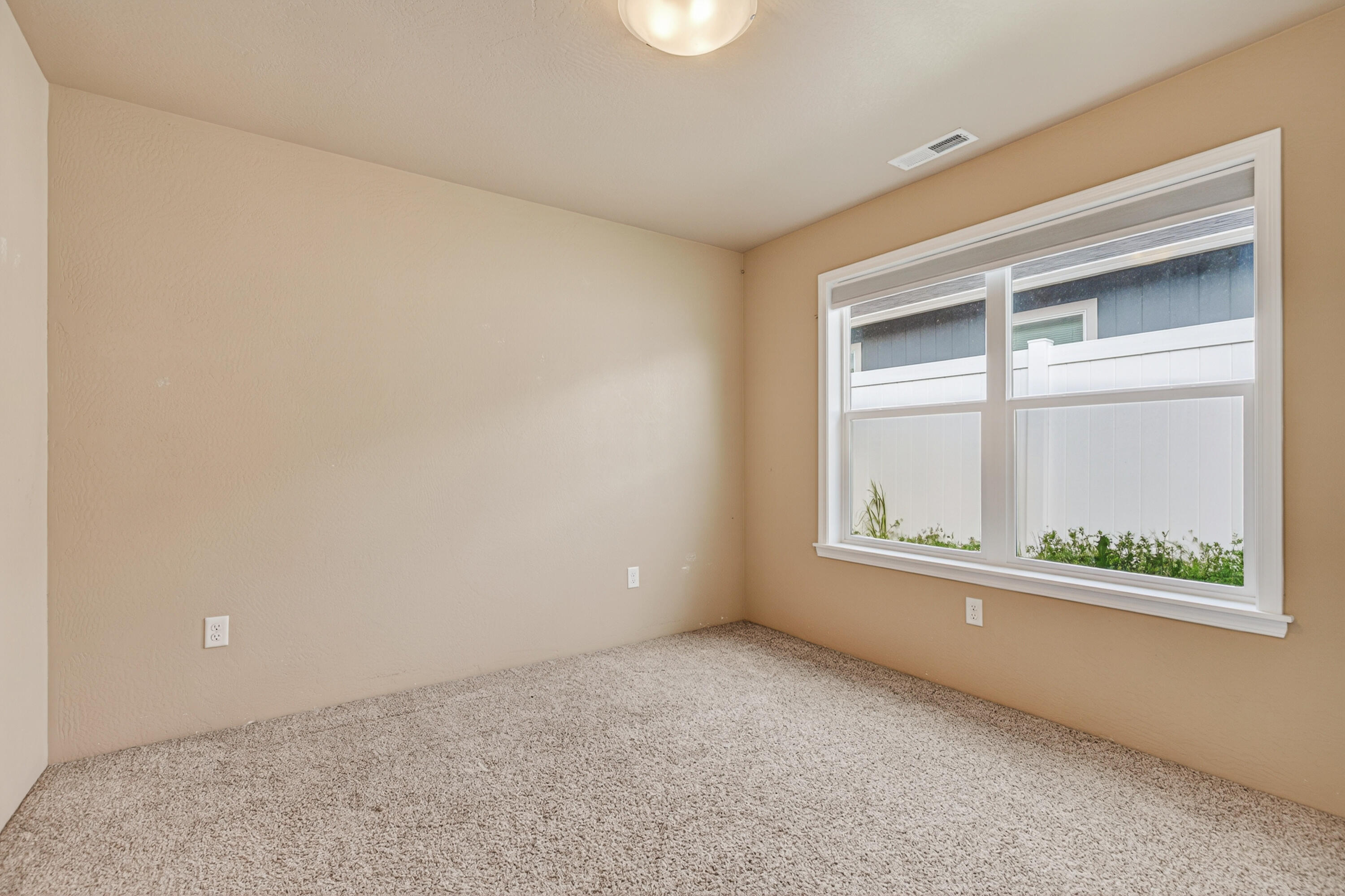 1922 Modena Lane Medford, OR 97501 - Photo 19 of 24