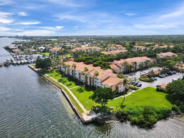 $2,450 | 107 Yacht Club Way, Unit 308, Hypoluxo, FL 33462