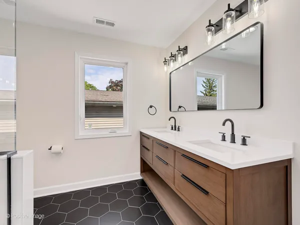 $5,500 | 4206 Forest Avenue, Downers Grove, IL 60515