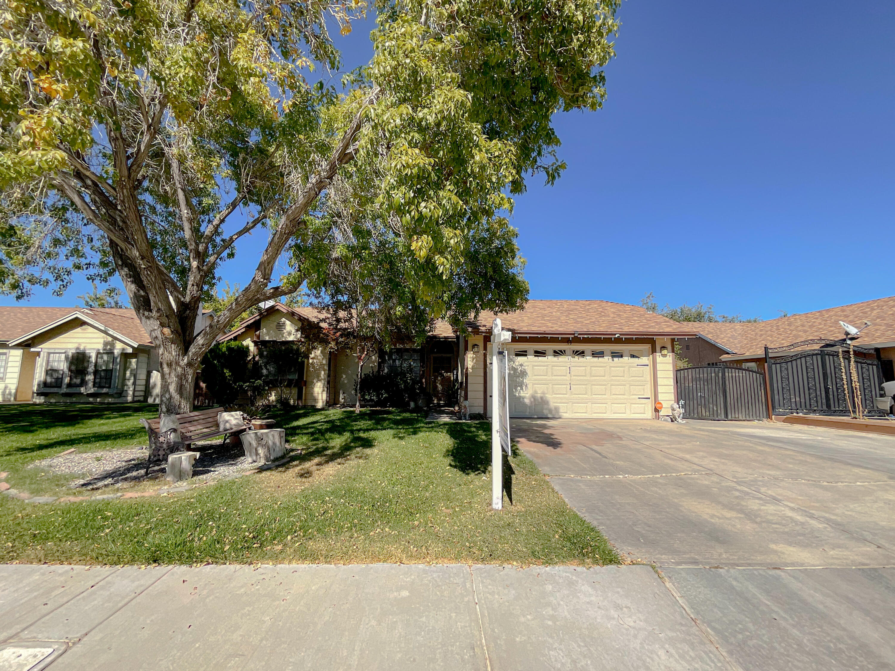 4065 Saddleback Road Palmdale, CA 93552 - Photo 1 of 21 saddleback front