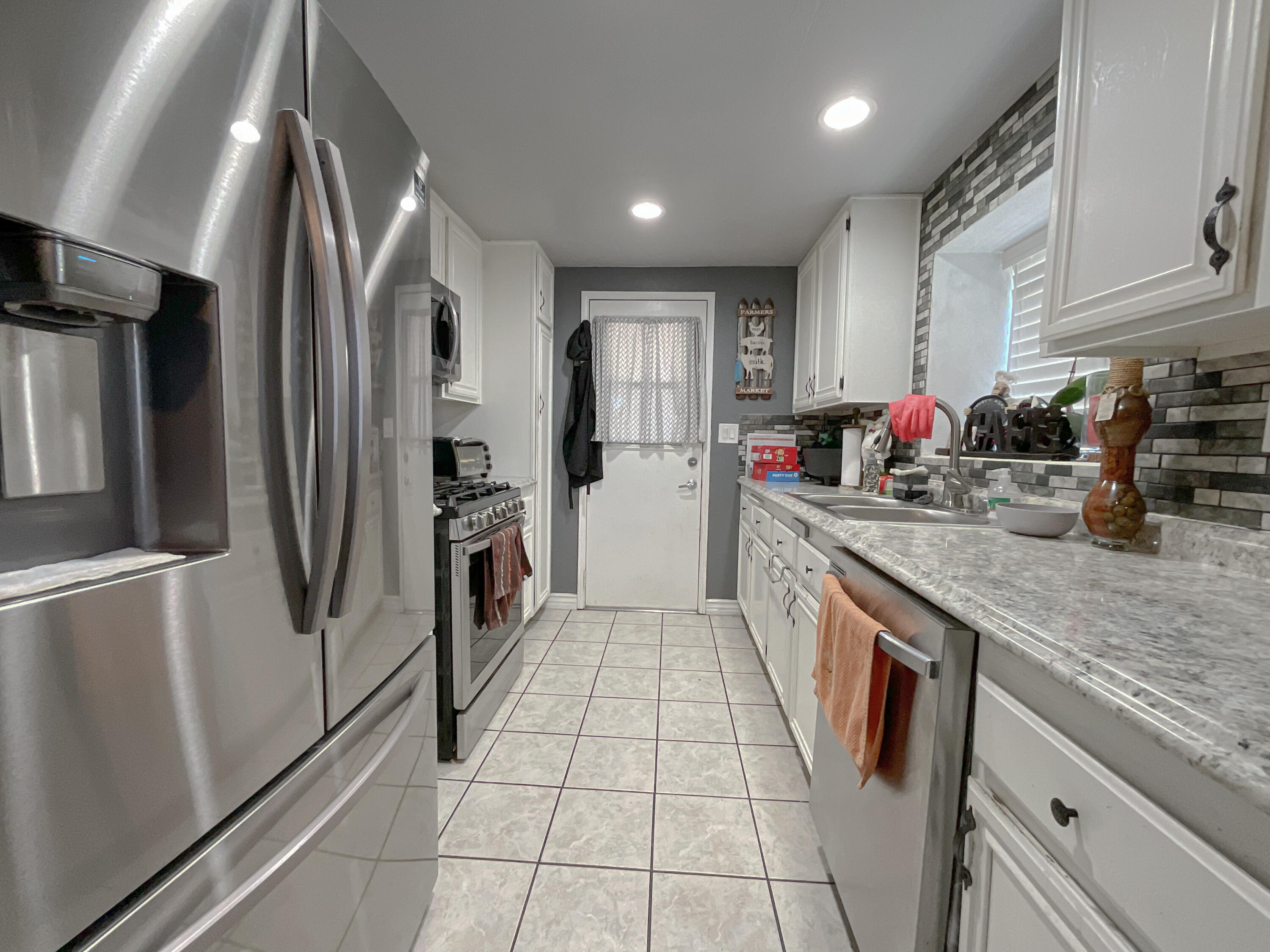 4065 Saddleback Road Palmdale, CA 93552 - Photo 10 of 21 10