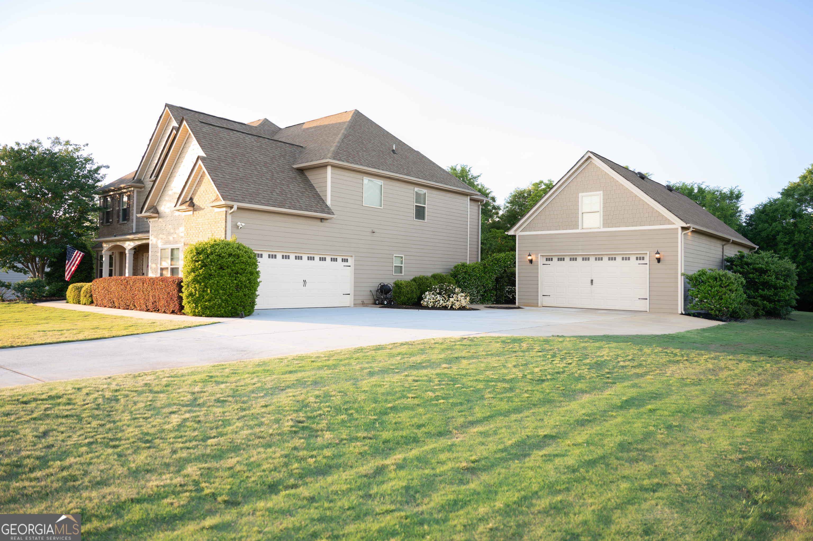 415 EAS Way Fayetteville, GA 30215 - Photo 67 of 70 a front view of a house with a yard and garage