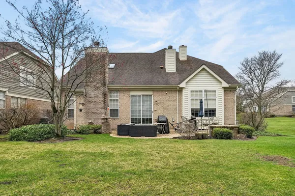 $650,000 | 2072 Inverness Drive, Vernon Hills, IL 60061