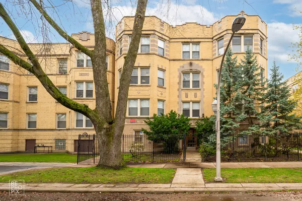 $2,195 | 6308 North Artesian Avenue, Unit 1, Chicago, IL 60659