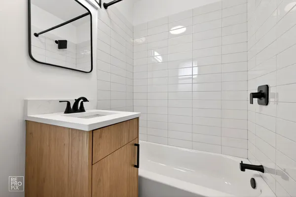 $2,195 | 6308 North Artesian Avenue, Unit 1, Chicago, IL 60659