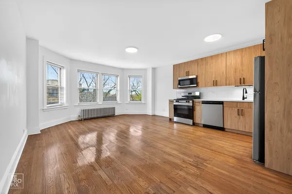 $2,195 | 6308 North Artesian Avenue, Unit 1, Chicago, IL 60659