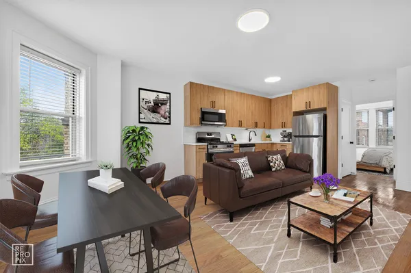 $2,195 | 6308 North Artesian Avenue, Unit 1, Chicago, IL 60659