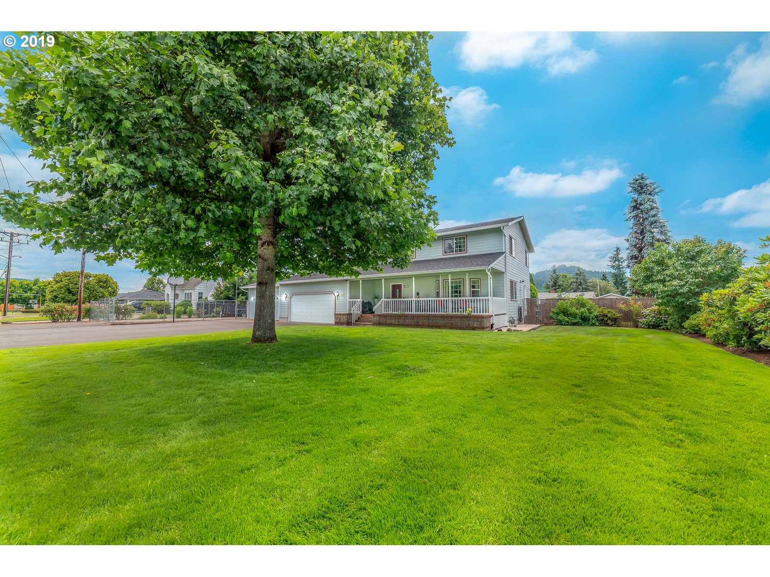 3915 Jasper Road Springfield, OR 97478 - Photo 2 of 30