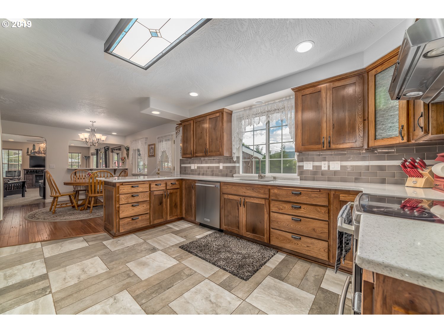 3915 Jasper Road Springfield, OR 97478 - Photo 10 of 30