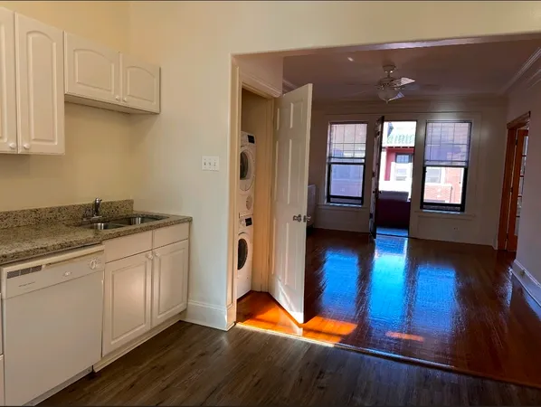 $2,400 | 1130 West Pratt Boulevard, Unit 3N, Chicago, IL 60626