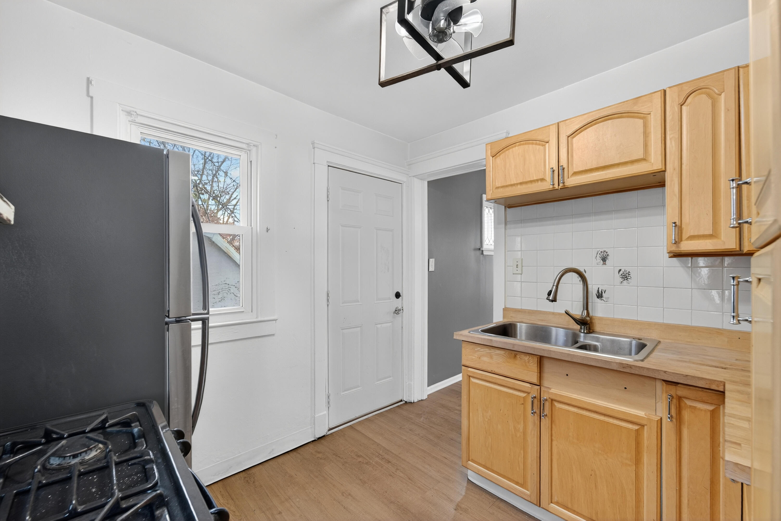 1831 Superior Street Racine, WI 53402 - Photo 20 of 22 Kitchen