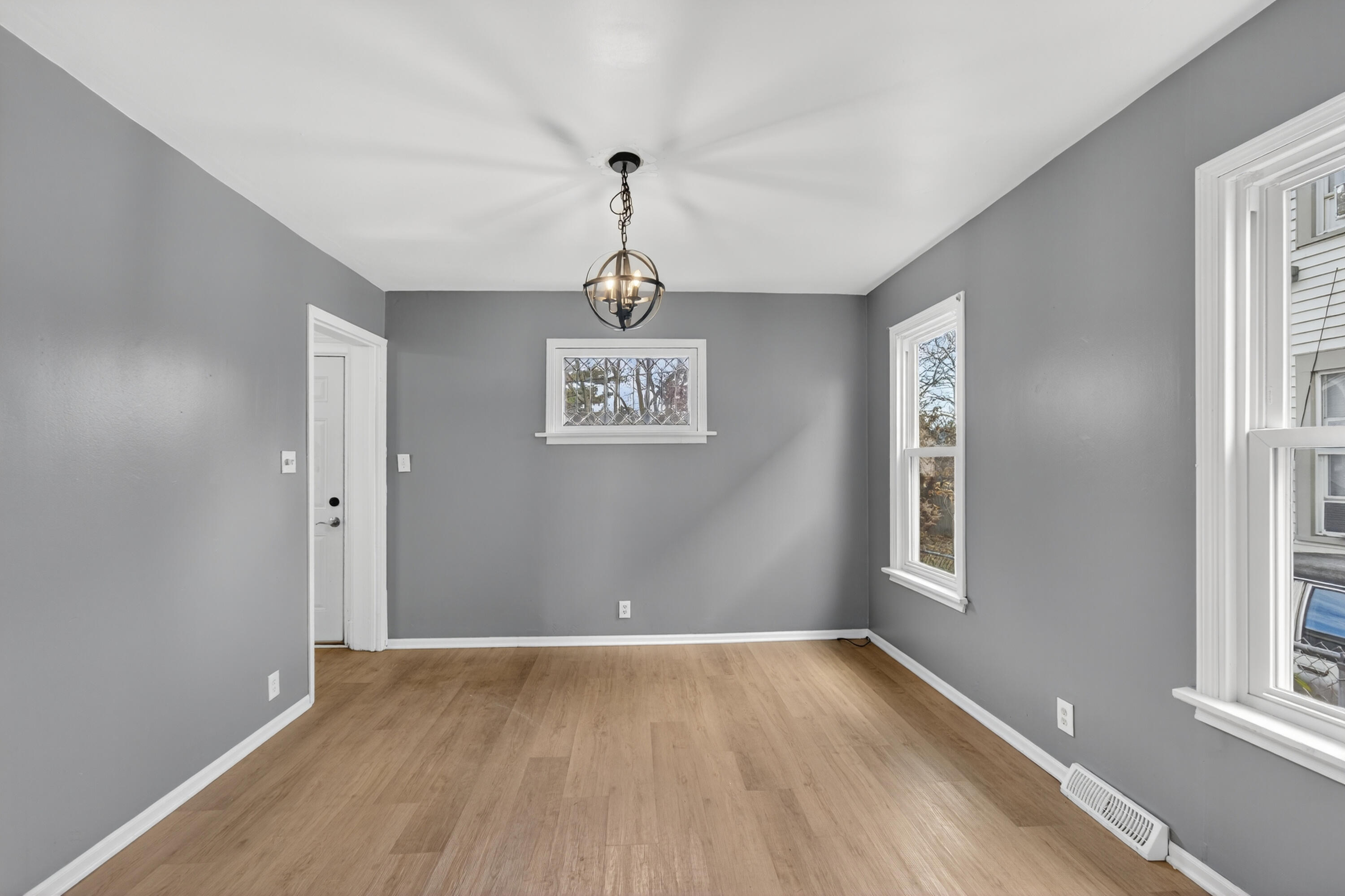 1831 Superior Street Racine, WI 53402 - Photo 8 of 22 Dining Room