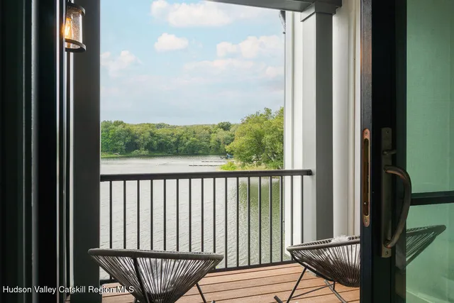 $895,000 | 6 Icehouse Drive, Saugerties, NY 12477