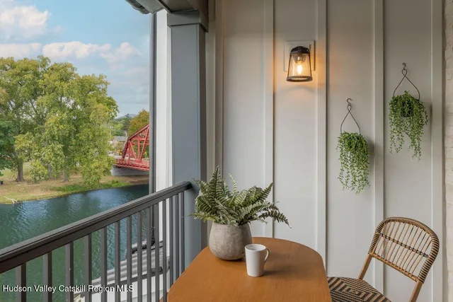 $895,000 | 6 Icehouse Drive, Saugerties, NY 12477