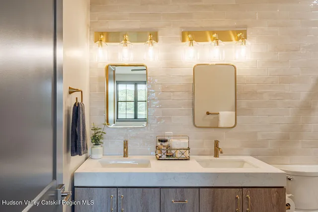 $895,000 | 6 Icehouse Drive, Saugerties, NY 12477