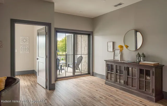 $895,000 | 6 Icehouse Drive, Saugerties, NY 12477