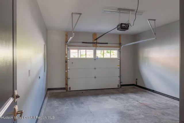 $895,000 | 6 Icehouse Drive, Saugerties, NY 12477