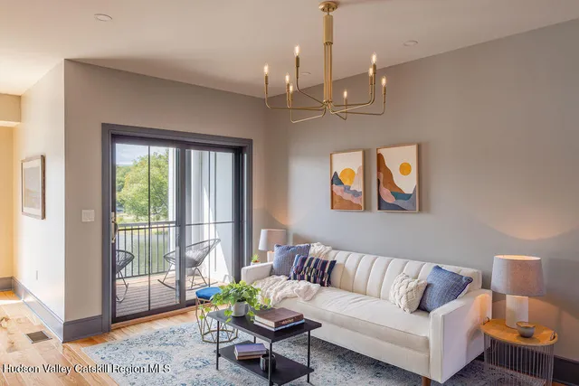 $895,000 | 6 Icehouse Drive, Saugerties, NY 12477