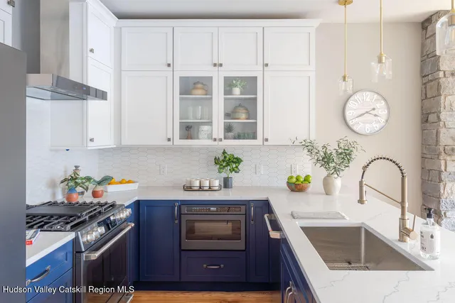 $895,000 | 6 Icehouse Drive, Saugerties, NY 12477