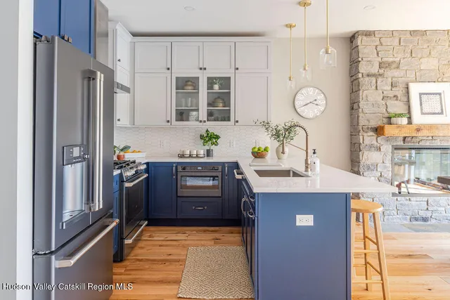 $895,000 | 6 Icehouse Drive, Saugerties, NY 12477