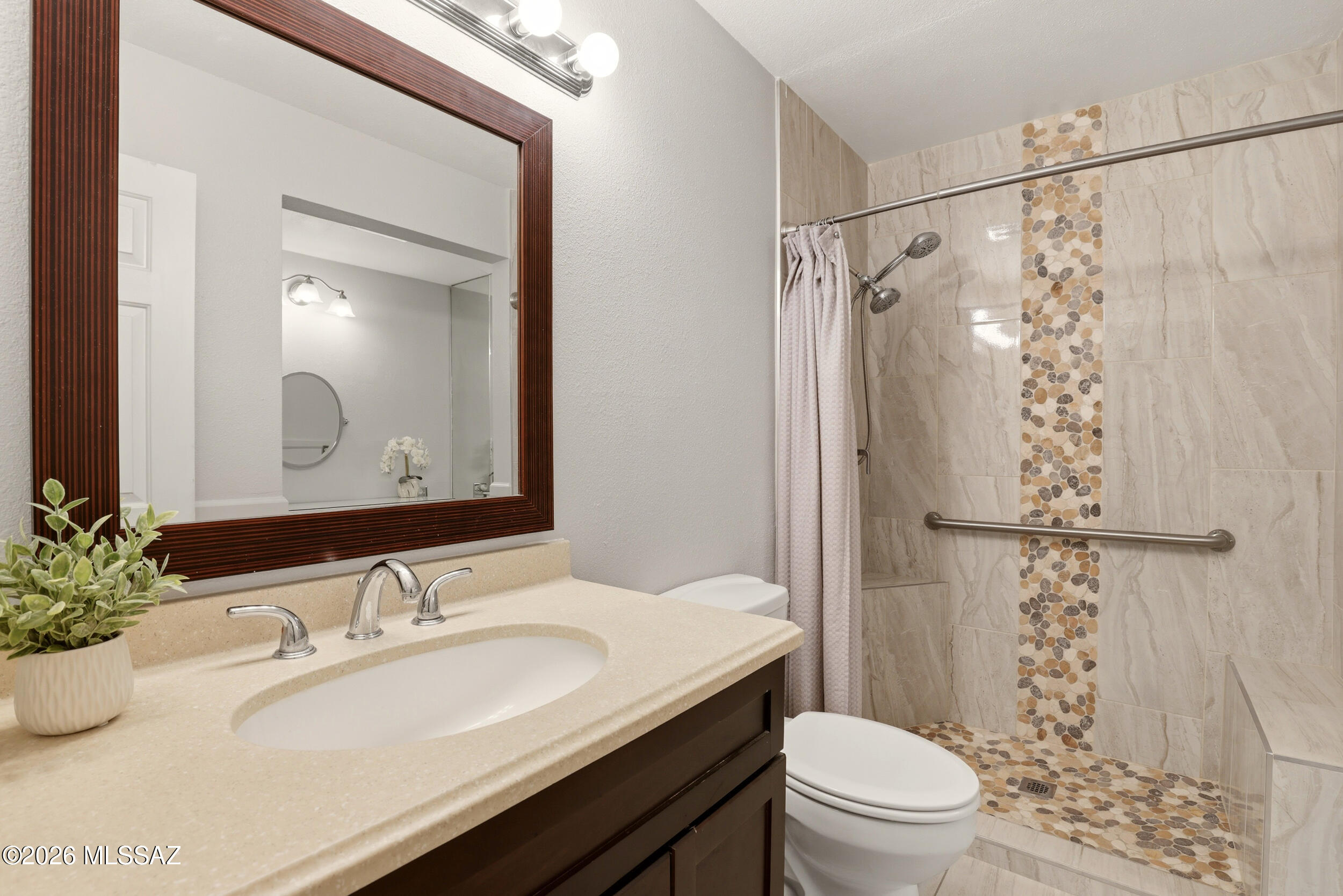 3632 East Juarez Street Tucson, AZ 85713 - Photo 3 of 37 Tiled shower