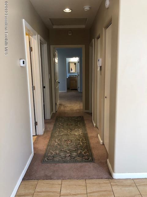 507 Anderson Place Pasadena, CA 91103 - Photo 13 of 19 Anderson Pl - Hallway w rug