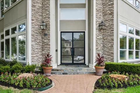 $1,570,000 | 5211 Pocahontas Street, Bellaire, TX 77401