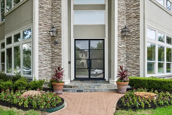 $1,570,000 | 5211 Pocahontas Street, Bellaire, TX 77401