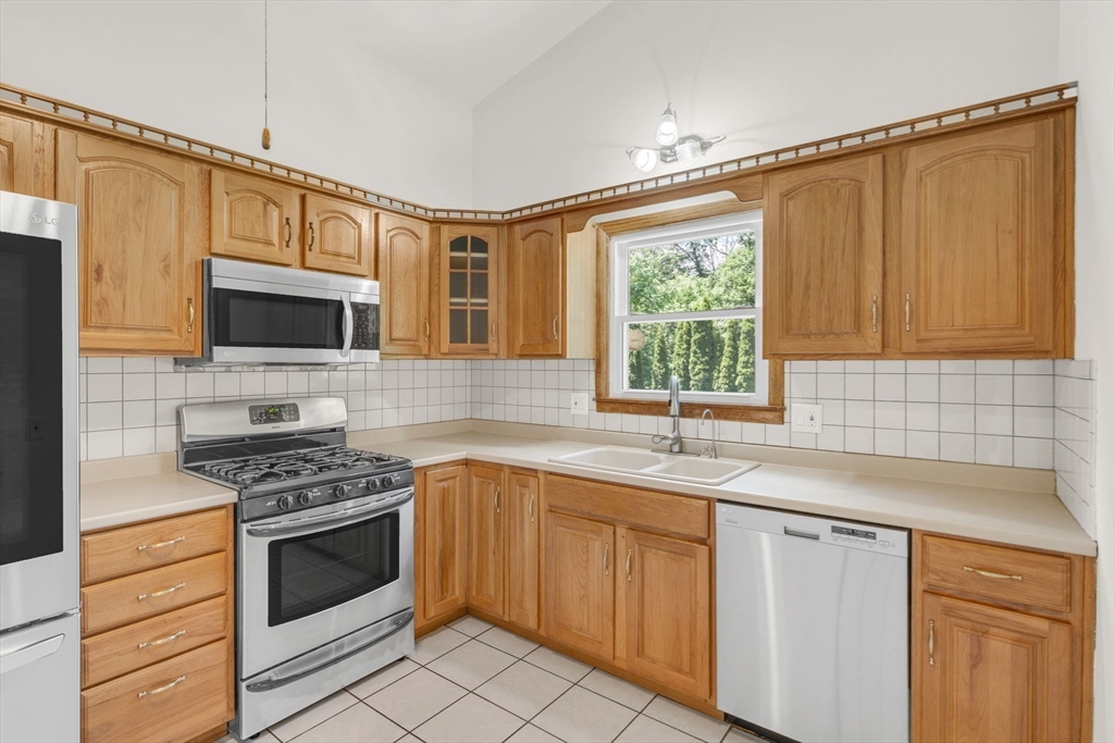 8 John Robinson Road Hudson, MA 01749 - Photo 18 of 34 Gallery Image 18
