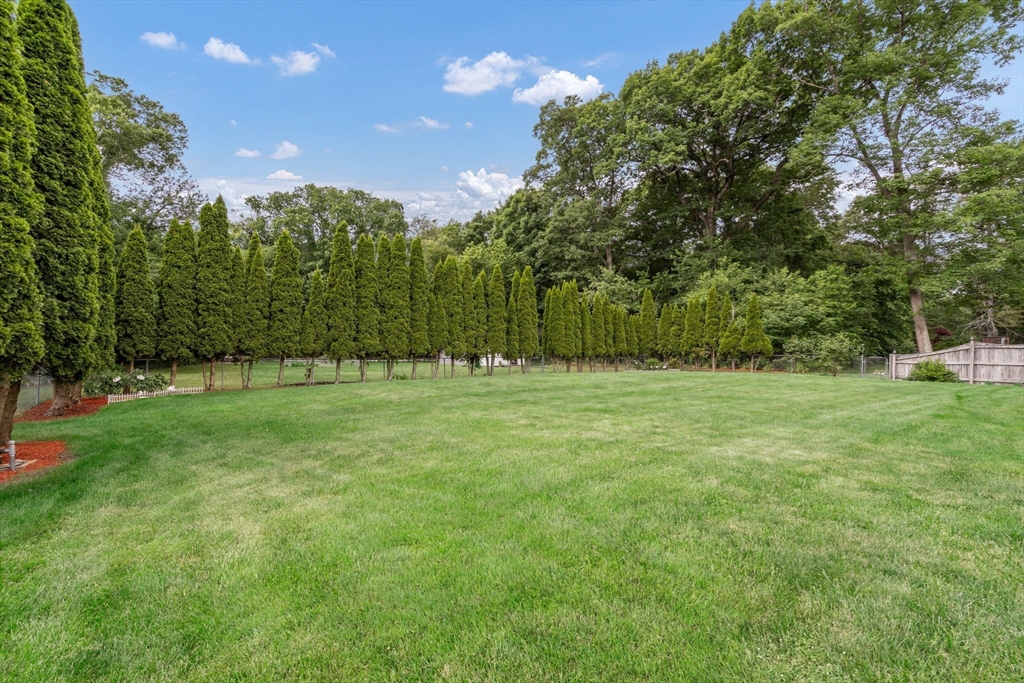 8 John Robinson Road Hudson, MA 01749 - Photo 4 of 34 Gallery Image 4